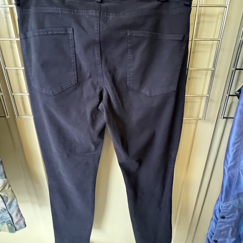 NWT Peter Millar Pants, Black, Size: 12<br />
All sales final<br />
Shipping Available<br />
Free in store pickup within 7 days of purchase