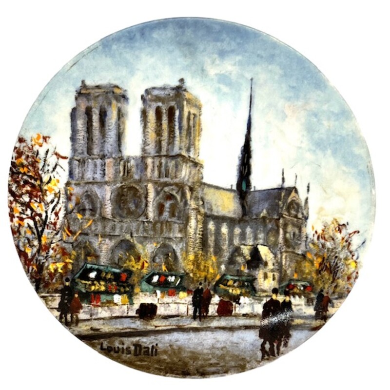 Limoges Notre Dame Plate Limited Edition
Multicolored
Size: 8.5dia