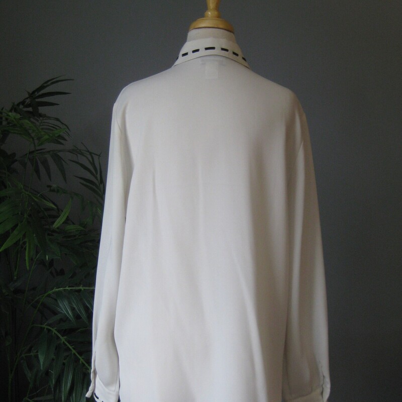 Vtg Pendleton, Ivory, Size: 12<br />
Vintage Pendleton Blouse in white polyester with a black ribbon threaded through the collar points and the cuffs.  Color is a grayish white<br />
marked size 12, should fit a modern size large.<br />
Flat measurements, please double where approrpriate:<br />
Shoulder to shoulder: 17.25<br />
Armpit to Armpit: 22<br />
Length: 26<br />
width at hem: 19 3/4<br />
Underarm sleeve seam length: 17.5<br />
<br />
Excellent condition!<br />
<br />
thank for looking!<br />
#52577