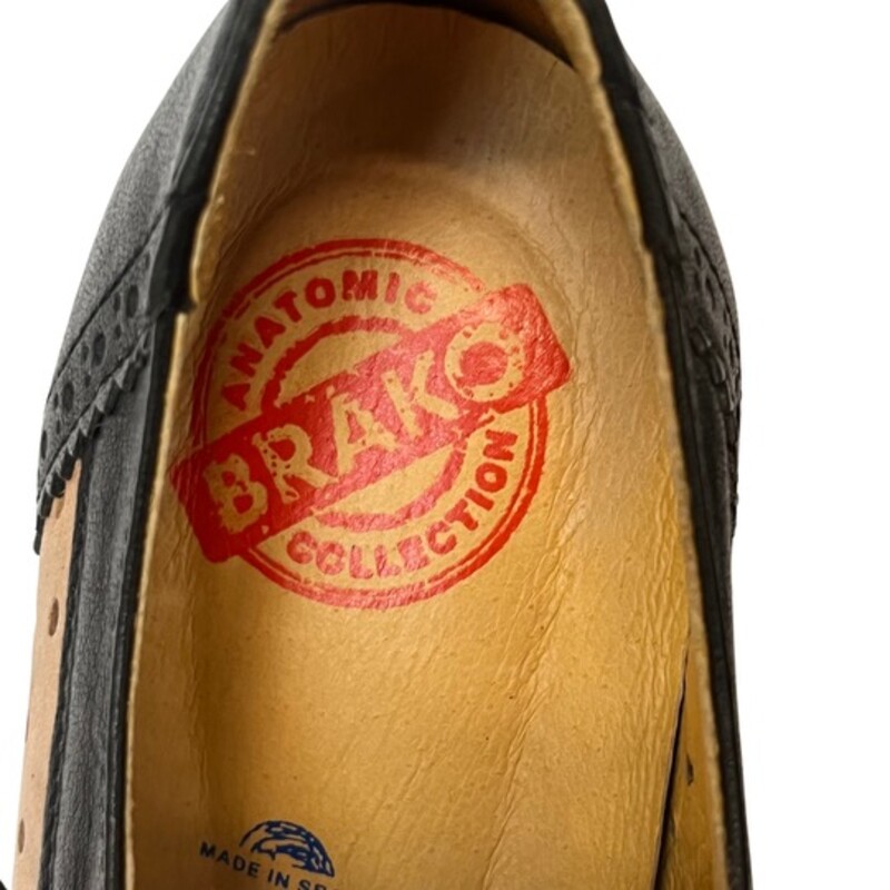 Brako Oxford Pumps<br />
Leather<br />
Color: Black and Tan<br />
Size: 7.5