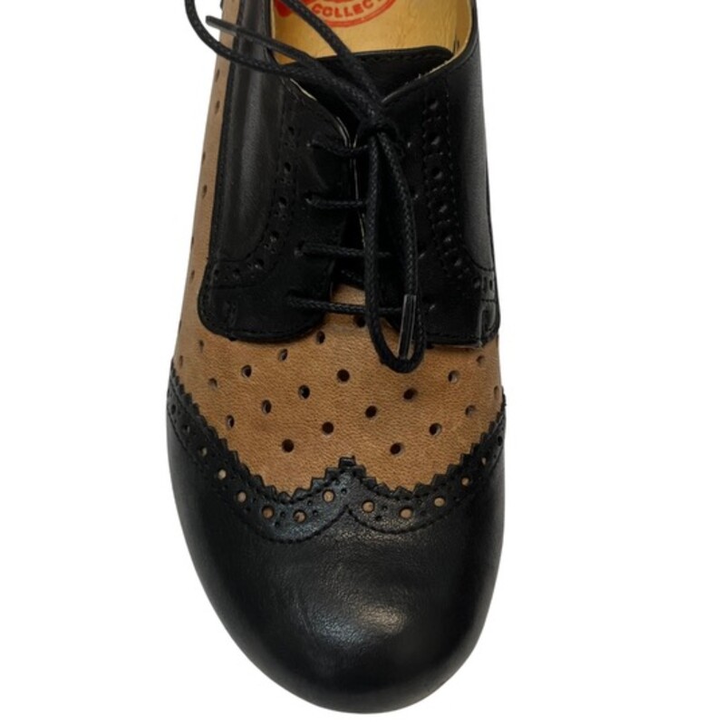 Brako Oxford Pumps
Leather
Color: Black and Tan
Size: 7.5