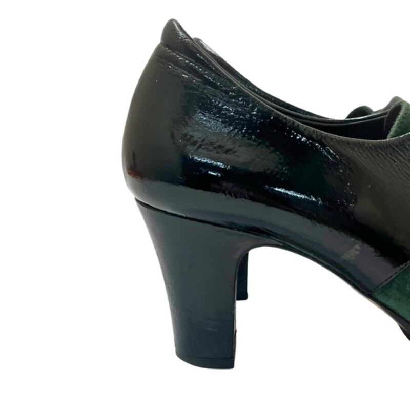 Chie Mihara Platform Oxfords<br />
Patent Leather and Suede<br />
Color: Black and Ivy<br />
Size: 8.5<br />
<br />
Retails $468