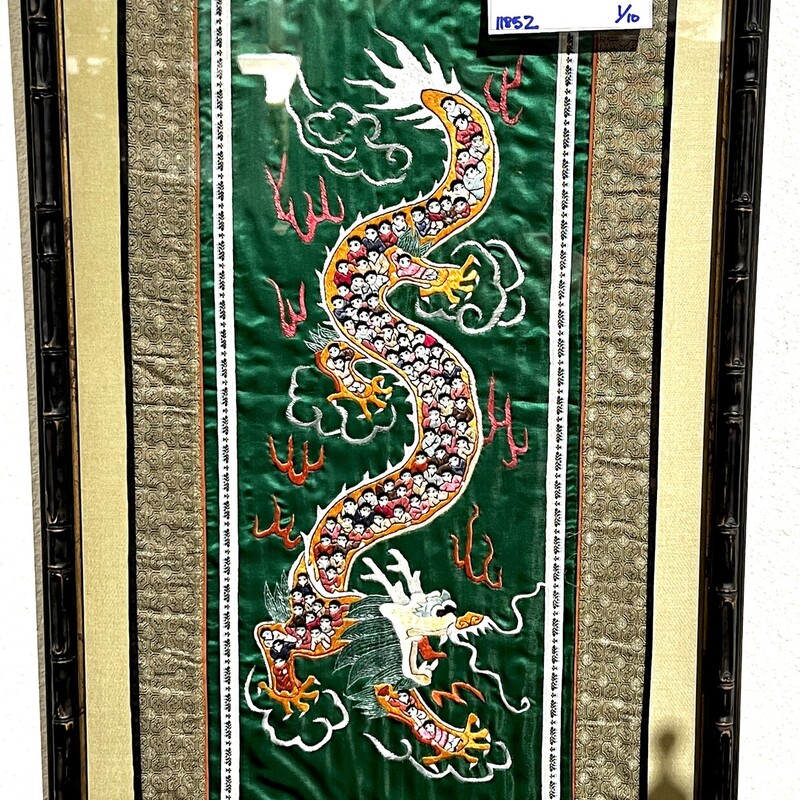 Embroidery Dragon 100men, Silk,
Size: 17x31