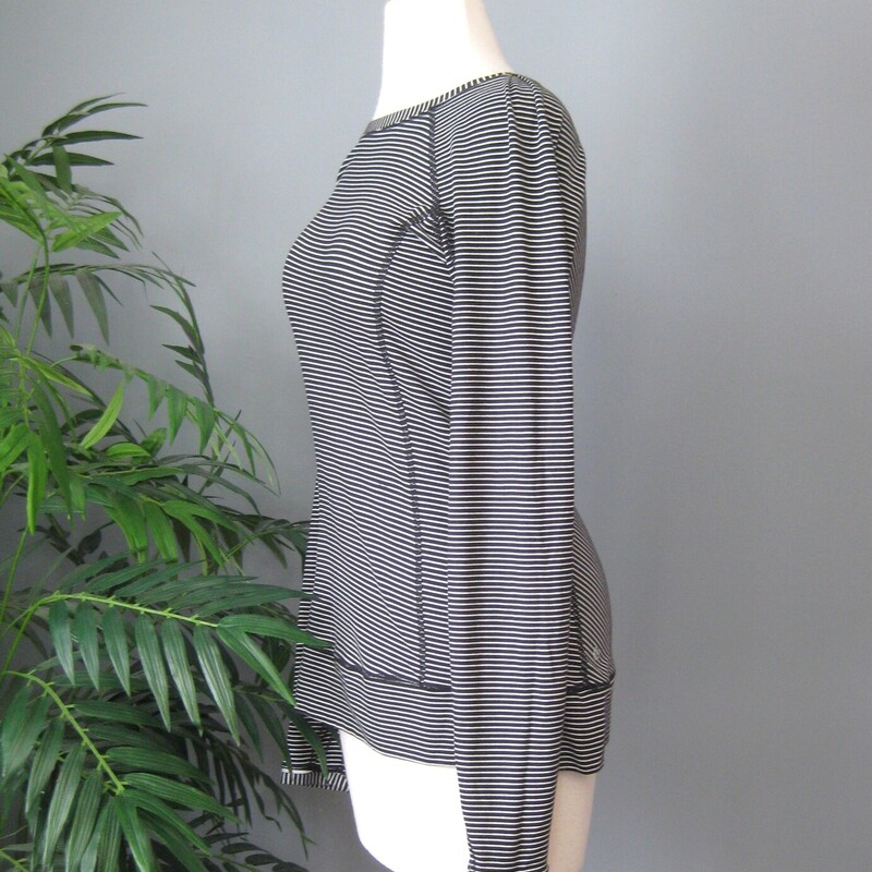 Lululemon Striped, B/W, Size: Medium<br />
<br />
Cute striped top from Lululemon in black and white.<br />
This high tech running shirt features a close fit, thmbholes and a hidden zippered pocket in the back.<br />
Size M<br />
here are the flat measurements:<br />
armpit to armpit: 18.5<br />
Width at hem: 20.5<br />
Underarm sleeve seam length: 22<br />
length: 25<br />
<br />
Thanks for looking!<br />
#66996