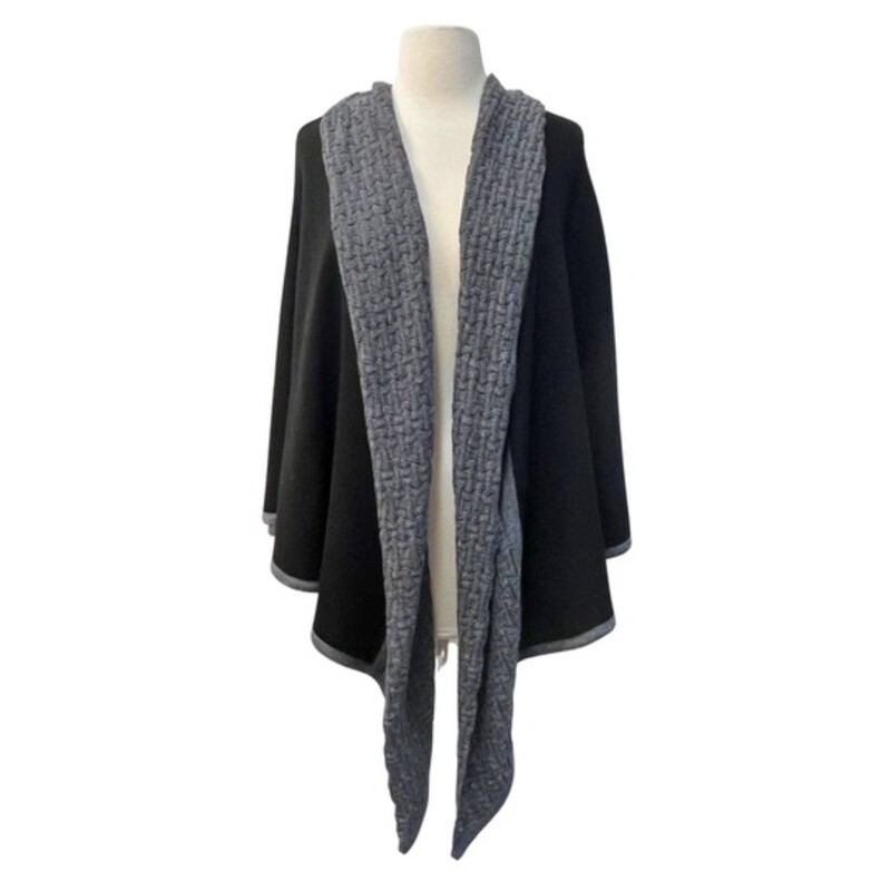 Simply Natural Cape<br />
100% Baby Alpaca<br />
Black, and Gray<br />
Size: OS