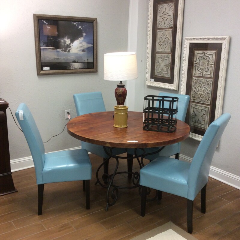 This is a very pretty set of 4 diningroom chairs. Modern in design and upholstered in a lovely blue vinyl, they will brighten up your day.