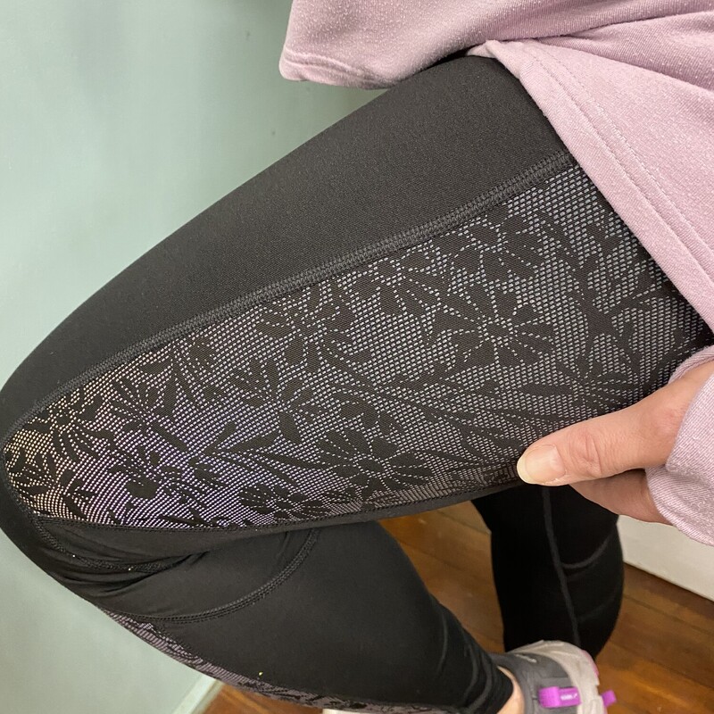 fitted leggings
lovin the floral design on the side

Avia, Black, Size: L