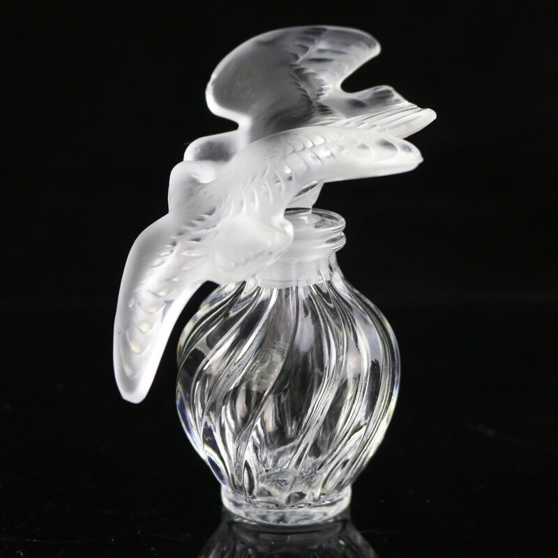 Lalique Dove Perfume Bottle
Clear
Size: 3x4H