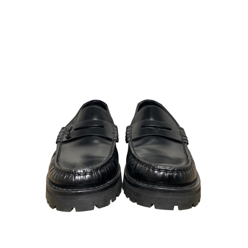 YSL Le Loafer Penny Black<br />
<br />
Size 37<br />
<br />
PENNY LOAFERS WITH LEATHER SOLE, DECORATED WITH THE CASSANDRE AND FEATURING A SAINT LAURENT EMBOSSED BACK TAB.<br />
<br />
 TOTAL HEEL HEIGHT: 1,5 CM / 0.6 INCHES<br />
 LEATHER SOLE<br />
 CASSANDRE IN CHROME-BLACK METAL<br />
 100% CALFSKIN LEATHER