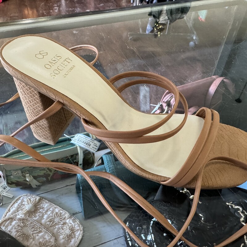 NEW Oasis Society Heel, Tan, Size: 7<br />
Original Price $70.00<br />
All Sales Final<br />
No Returns<br />
Pick Up In store or Have Shipped
