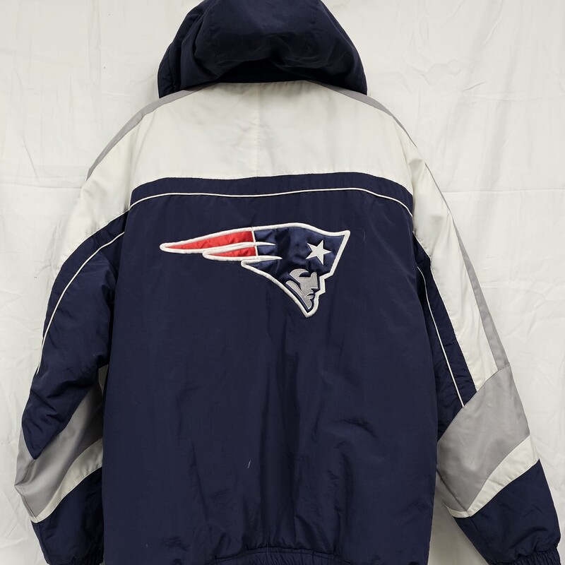 G III Patriots Winter Coat, Size: M, with zip off hood, Pre-owned