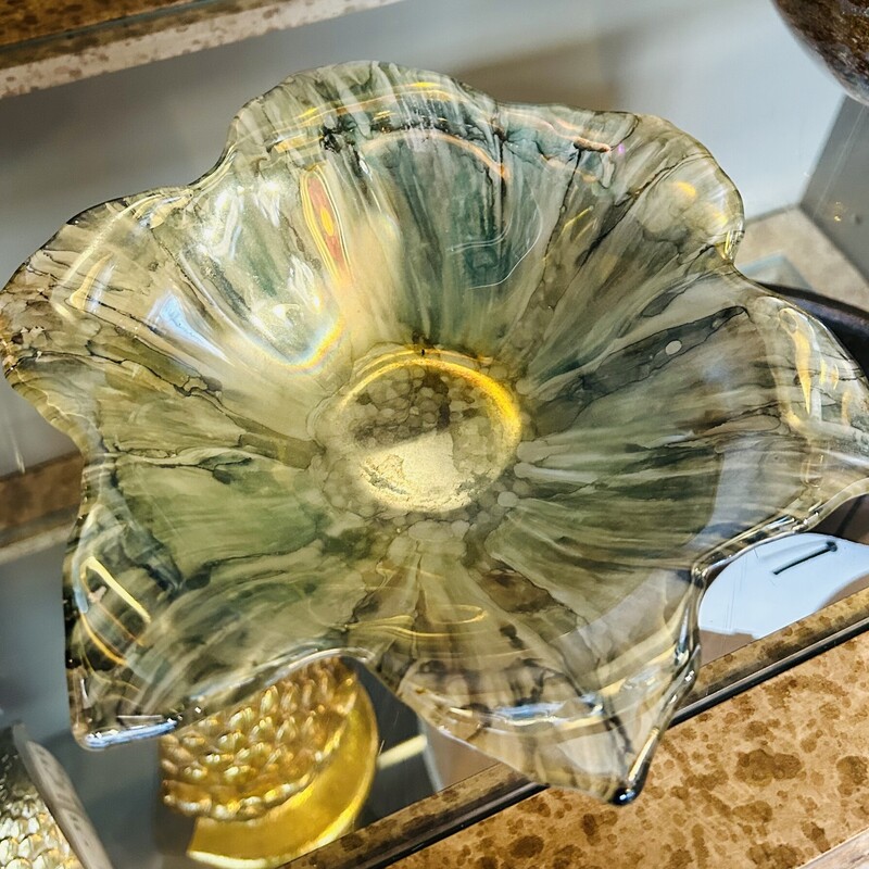 Iridescent Glass Flower Bowl
Green Multicolored Size: 8.5 x 2H