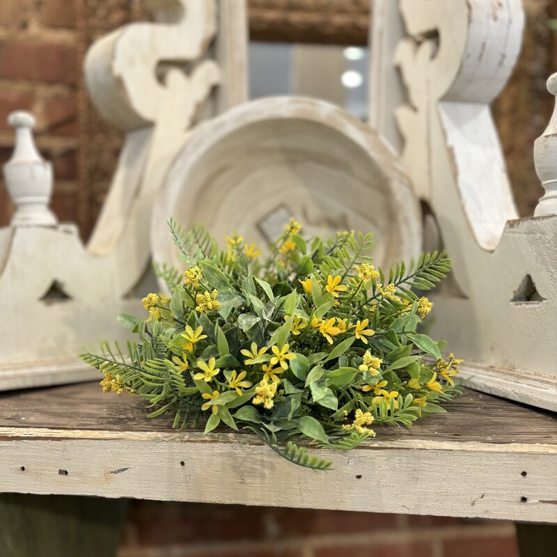 Our newest addition of half spheres is the gorgeous Yellow Fernshot. A perfect half sphere for your spring or summer decor. This beauty measures 12 inches around  and has a mixture of yellow flowers and ferns