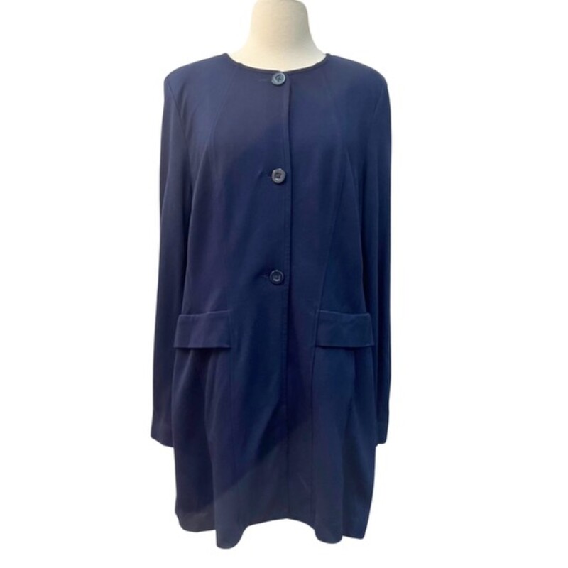 CAbi The Lido Jacket<br />
Ponte Stretch Knit Career Classic<br />
Color: Navy<br />
Size: Large