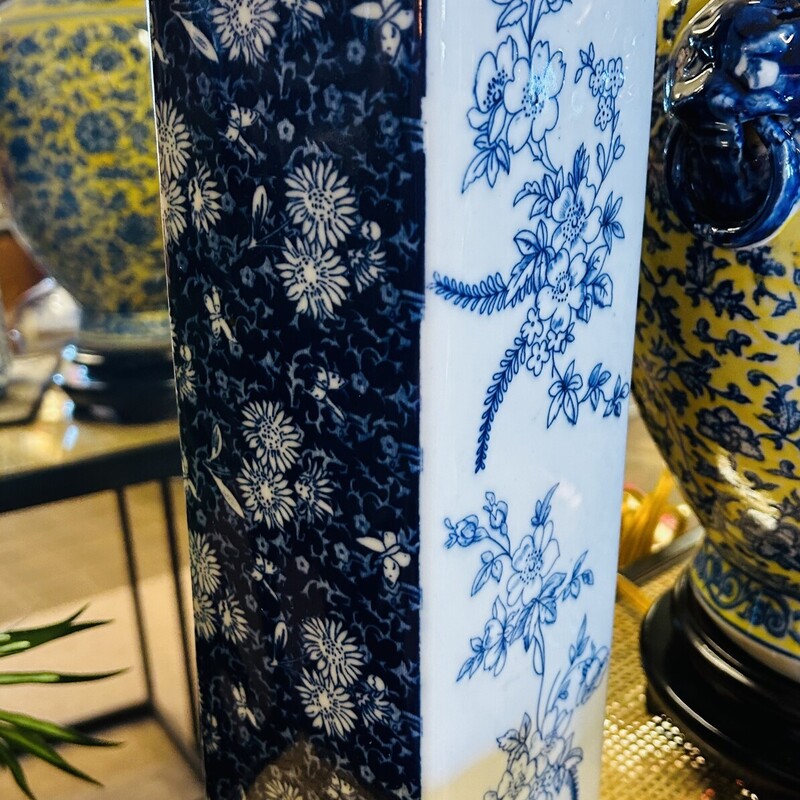 Rectangle Floral Porcelain Vase
Blue White Size: 4 x 13H