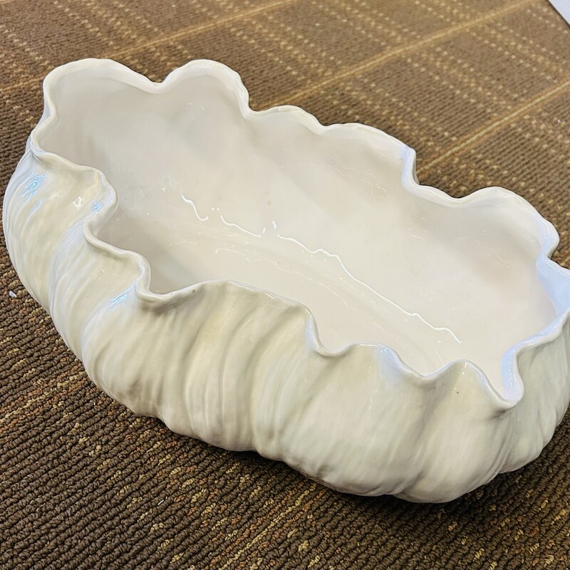 Scalloped Oval Ceramic