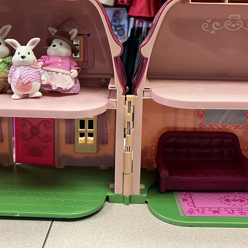 Lil Woodzeez Countryside Cottage<br />
Inludes three rabbits.<br />
Multi, Size: 3Y<br />
AS IS