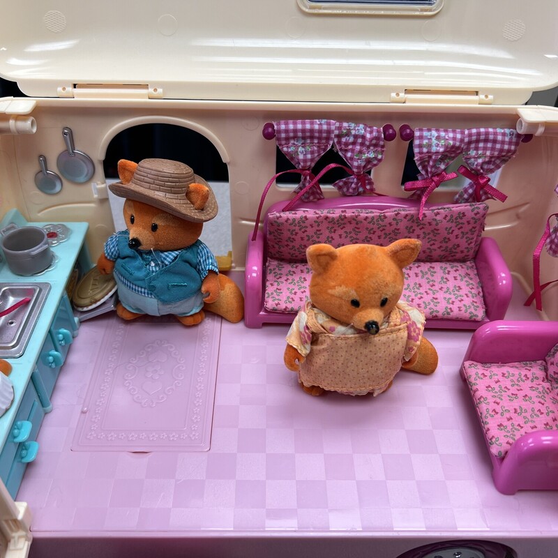 Lil Woodzeez Camper, Multi, Size: 3Y<br />
Includes family of five foxes.