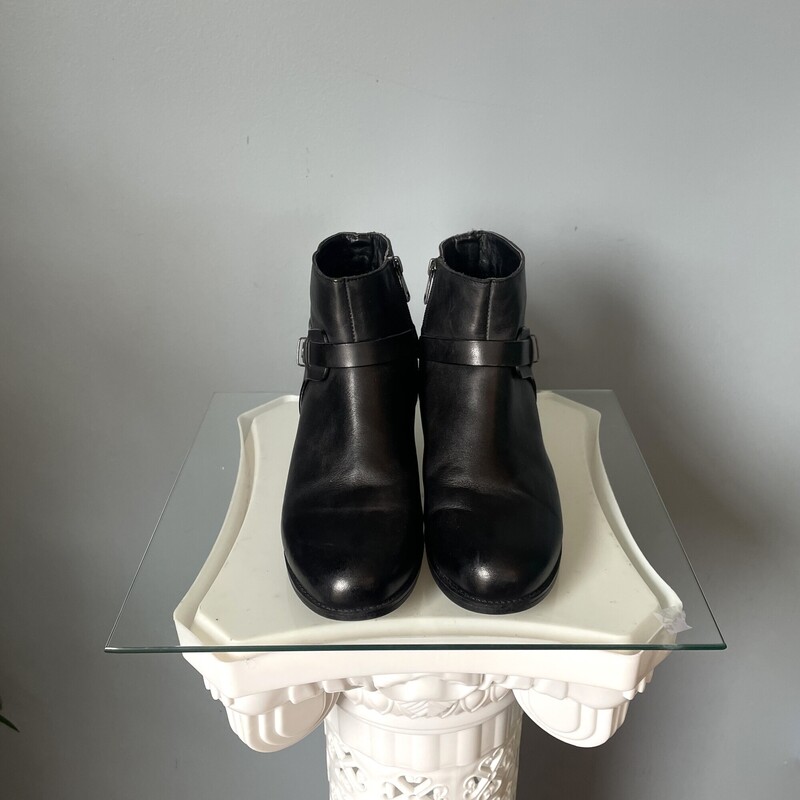 Propet Ankle, Black, Size: 8

Adorable wardrobe staple pair of boots by Propet.
Worn once or twice
Size 8
Black
heel 2
Thanks for looking!!
#68679