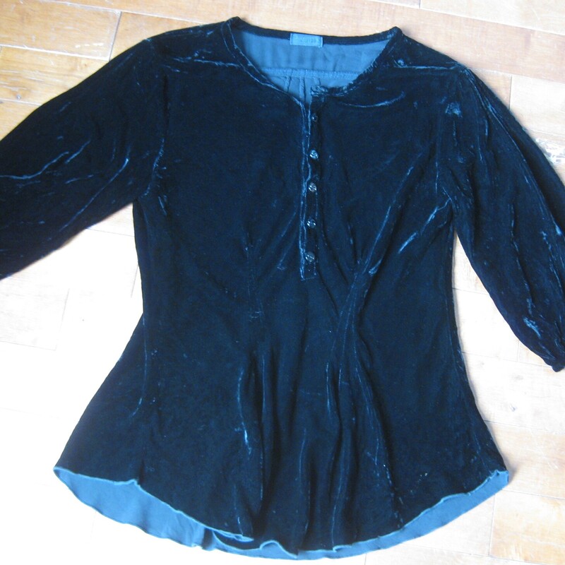 Luxury level velvet tunic by CP Shades.<br />
It's deep deep black with 3/4 sleeves.<br />
It has buttons partway down the front.<br />
The sleeves are full and very gently gathered with elastic at the ends.<br />
Made in the USA<br />
The fabric is 80% Rayon and 20% Silk<br />
<br />
It's marked size Large<br />
here are the flat measurements:<br />
shoulder to shoulder: 18<br />
armpit to armpit: 19.25<br />
waist area: 19.5<br />
length: aprox. 28.5<br />
underarm sleeve seam length: 10.5<br />
<br />
Perfect condition!<br />
thanks for looking!<br />
#63714