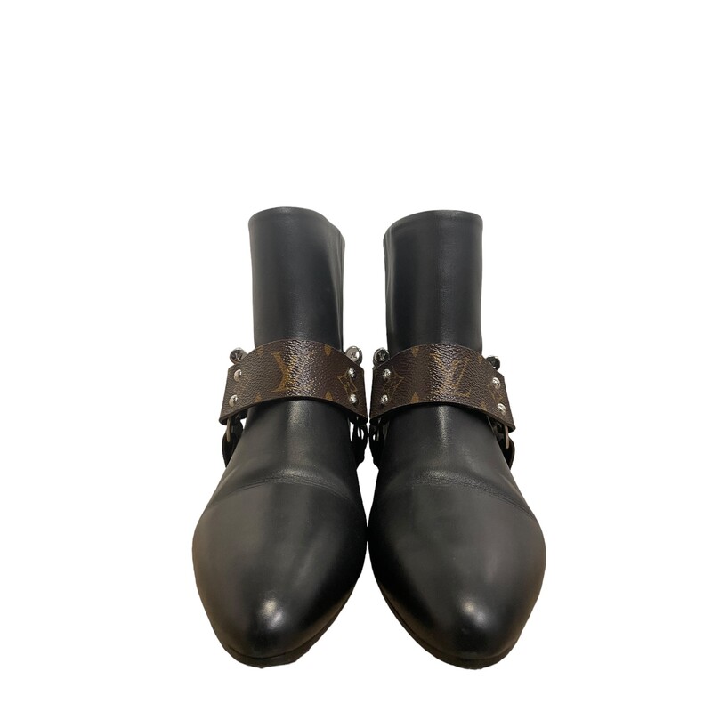 Louis Vuitton Rhapsody: Size 40.5<br />
Louis Vuitton Leather Ankle Chelsea Boots<br />
Black<br />
LV Monogram<br />
Semi-Pointed Toes with Studded Accents