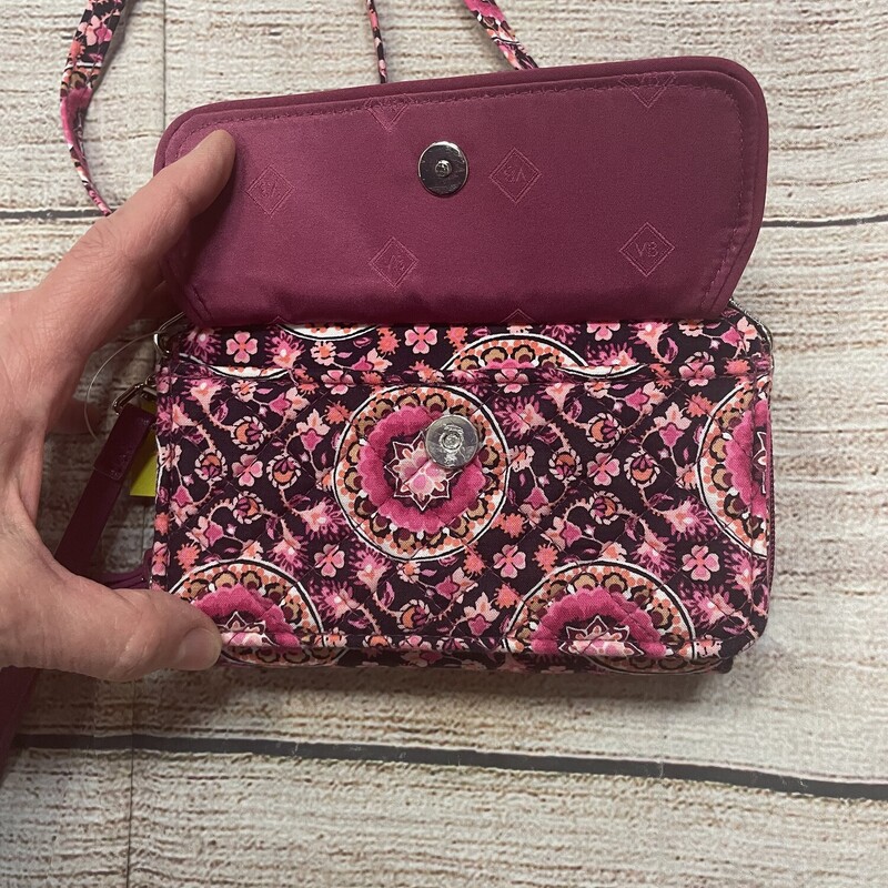 Vera Bradley fuchsia pink addjustable straps front snap pocket with 2 dividers that zips to close. 1 for your credit cards and 1 for money ect. the strap comes off and make a wristlet