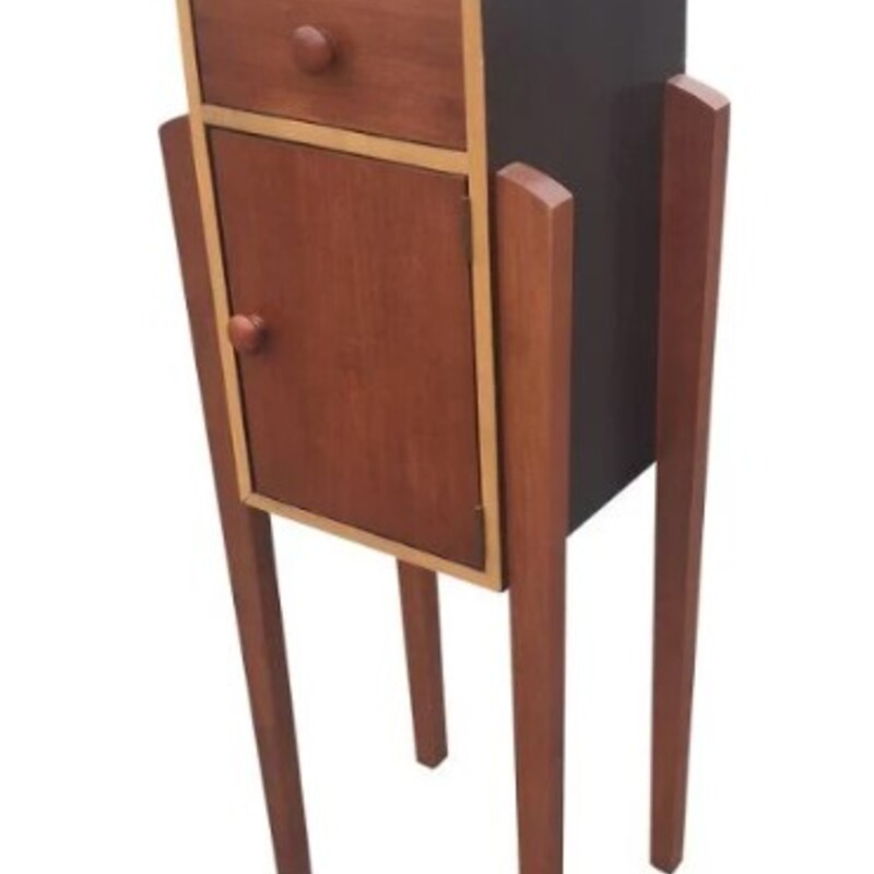 Ethan Allen Storkie Cabinet
Brown Red Green Maple Wood
Size: 16x12x42H
Rare and unique cabinet can be used as a pedestal for display, has drawer and storage door cabinet, perched on art deco legs.
As Is- Minor Separating Left Corner