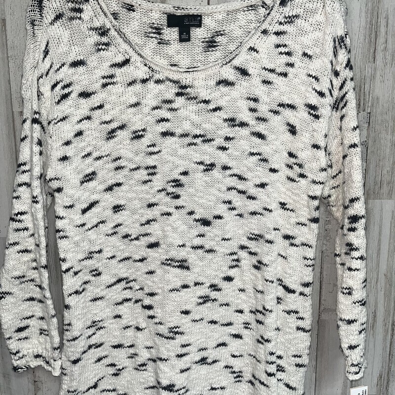 M White/Black Sweater
