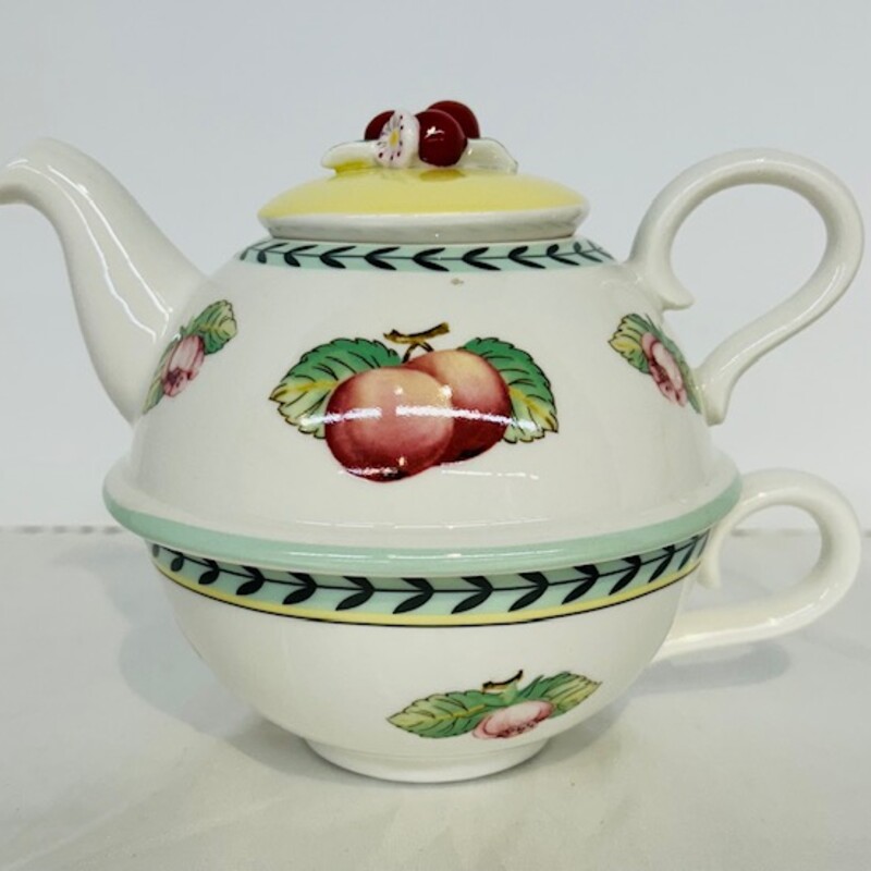 Villeroy & Boch Teapot
White Yellow Red
Size: 6.5 x 5.5 H