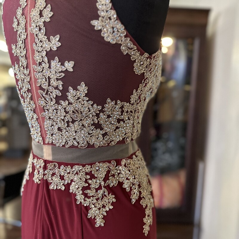 Anny Lee Halter Long Dres, Burgandy with gold accents , Size: 11<br />
Pick Up In Store within 7 days of purchase Or Have Shipped for $14.00