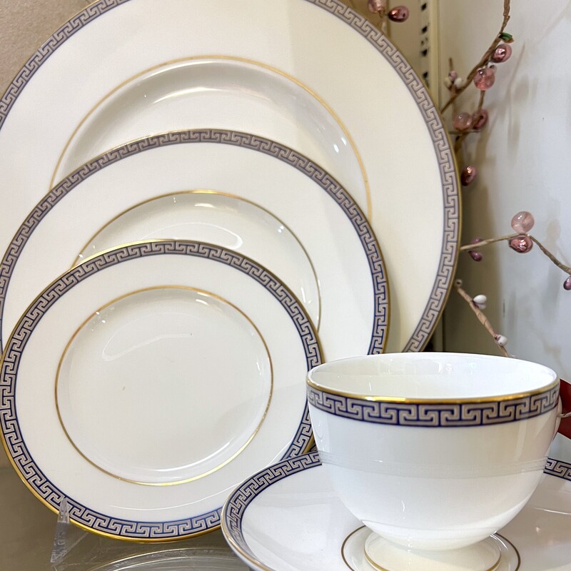 Dish Set Wedgwood, Palatia,
Size: 50 Pieces