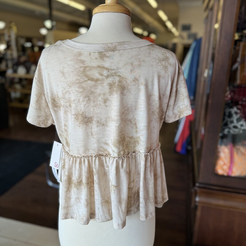 New with Tag SO Ruufle Crop Top, Cream, Size: Med<br />
All Sales Final<br />
Shipping available<br />
Free in Store pick up within 7 days of purchase