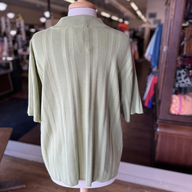 New With Tag Victor Costa Short Sleeve sweater , Green, Size: 3x<br />
All Sales Final<br />
Shipping available<br />
Free in Store pick up within 7 days of purchase