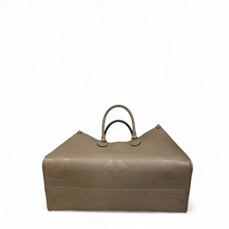 Louis Vuitton Onthego MM Turtledove<br />
<br />
Size: MM<br />
<br />
13.8 x 10.6 x 5.5 inches<br />
(length x Height x Width)<br />
2 long leather shoulder straps (drop: 24 cm)<br />
<br />
Tourterelle Beige<br />
Embossed grained cowhide leather<br />
Grained cowhide leather trim<br />
Microfiber lining<br />
Gold-color hardware<br />
Inside flat zipped pocket<br />
Inside double pocket<br />
Handle:Double<br />
<br />
This authenticated Louis Vuitton launches the Onthego MM tote bag in grained Monogram Empreinte, a soft leather that is embossed with a large and modern Monogram pattern. Thanks to the square shape, it boasts a generous capacity and can easily fit a laptop. Its articulated top handles and shoulder straps give carrying options.