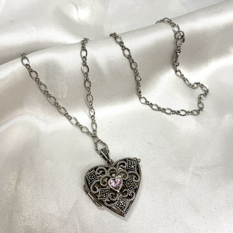 925 Heart Locket Necklace
Silver Pink
Size: 9