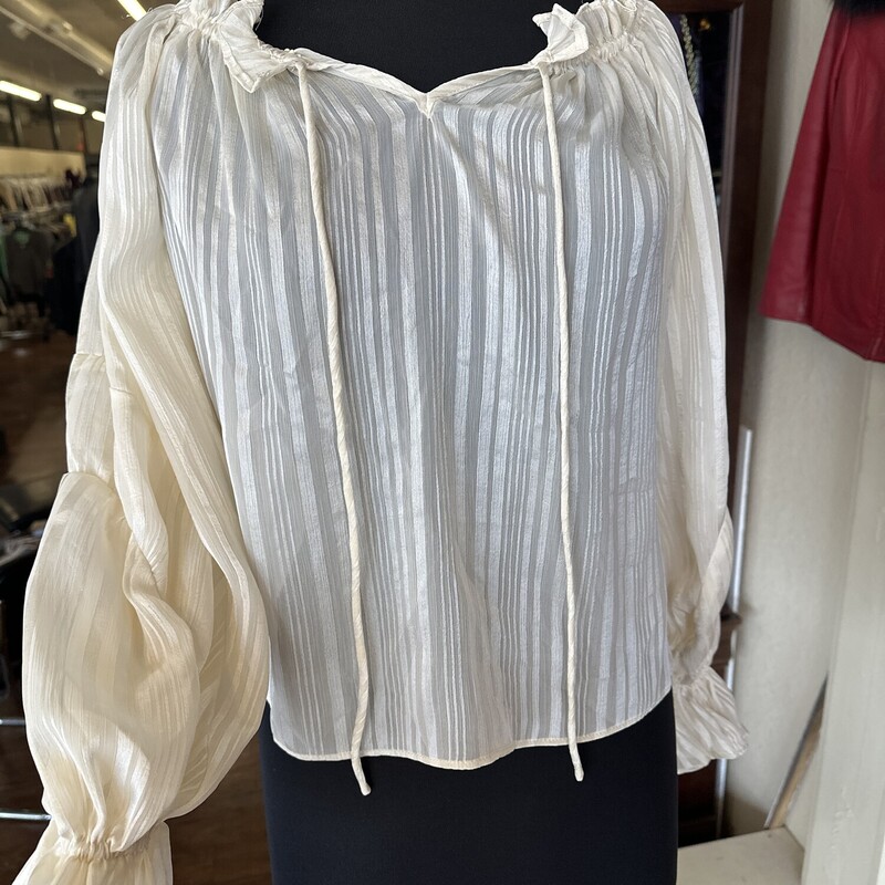 NewWithTags Dress Forum Poet Sleeve Blouse, Ivory, Size: Small
Original Tag $49.99 Our Price $21.99
All Sales Final. No Returns
Shipping Is Available
Pick Up In store Within 7 Days of Purchase