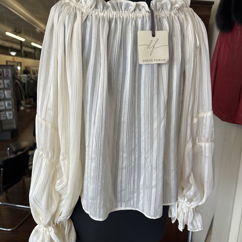 NewWithTags Dress Forum Poet Sleeve Blouse, Ivory, Size: Small<br />
Original Tag $49.99 Our Price $21.99<br />
All Sales Final. No Returns<br />
Shipping Is Available<br />
Pick Up In store Within 7 Days of Purchase