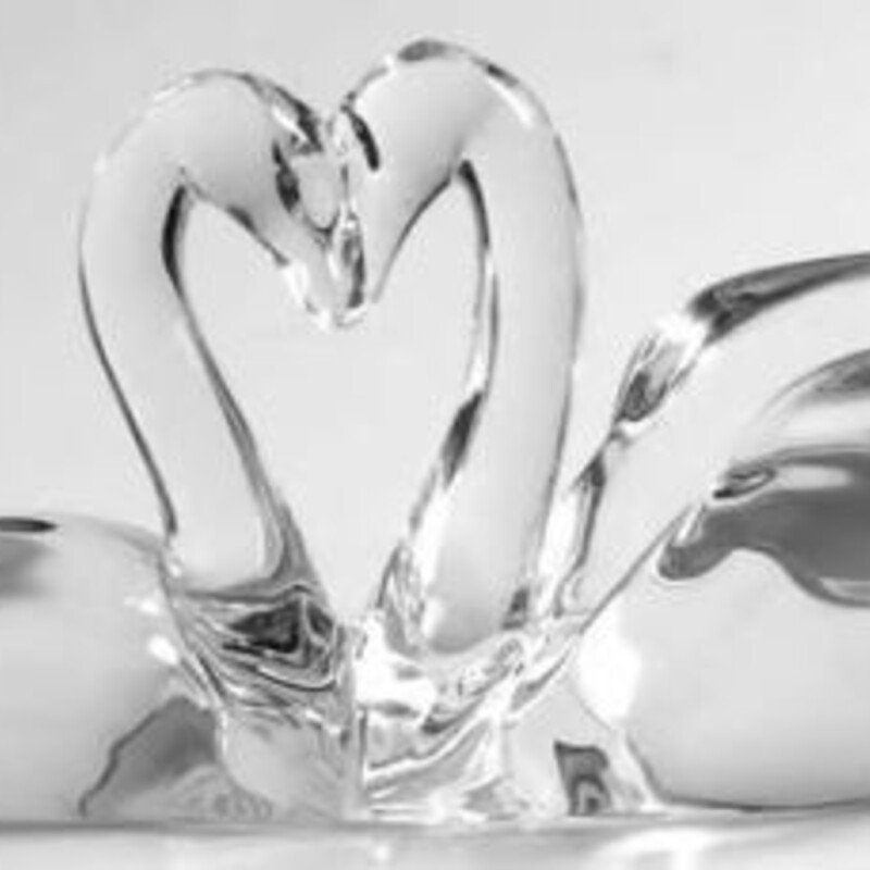 Baccarat 2 Heart Swans Figurine
Clear Size: 9 x 3.5H
