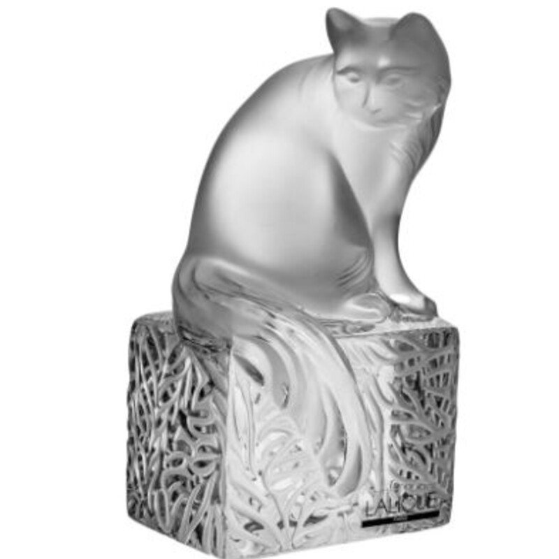 Lalique Cat On Block Figurine
Clear Frost Size: 3 x 5.5H
Retails: $500+
