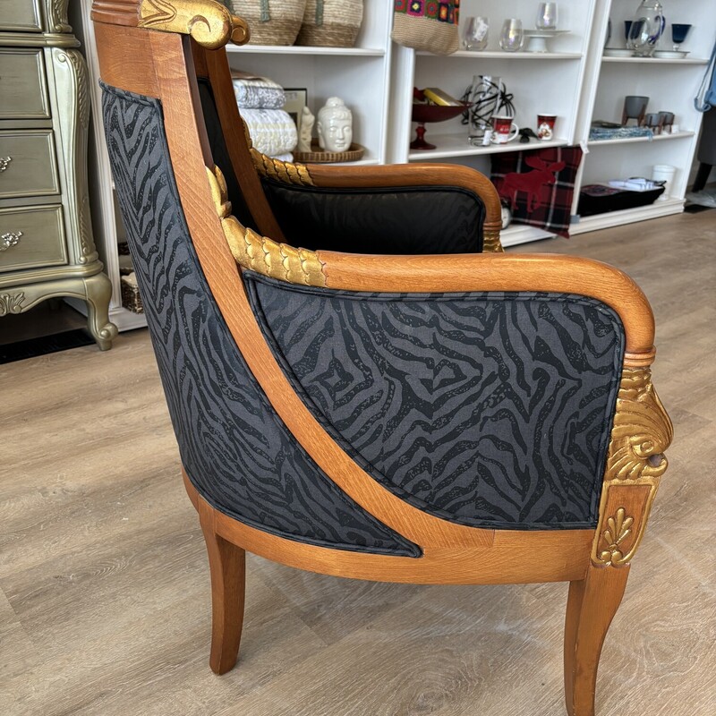 Empire Barrel Arm Chair<br />
Black Brown & Gold<br />
Size: 24.5 W X 24D X 34 H