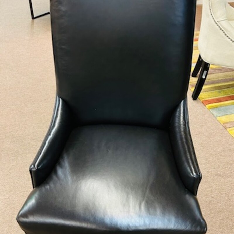 Arhaus Leather Dining Chairs
Dark Brown Benchcraft Leather
Size: 24x23x46H
Custom Order- Retail $4K
Set of 4