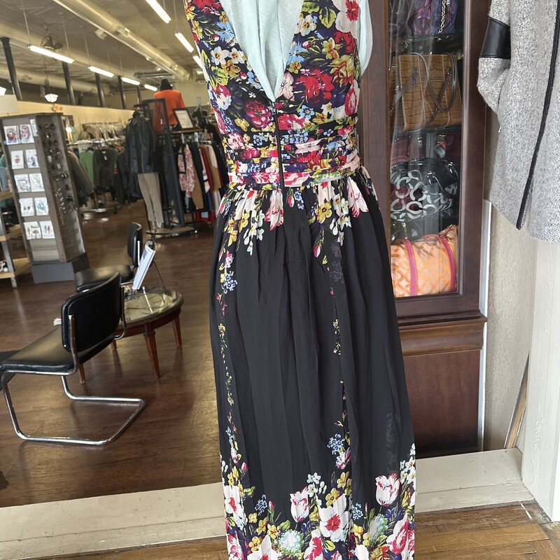 New With Original Tags: Ever Pretty Long, Blk/Flor, Size: 16<br />
All sales are final.<br />
Pick up in store within 7 days of purchase or have it shipped.