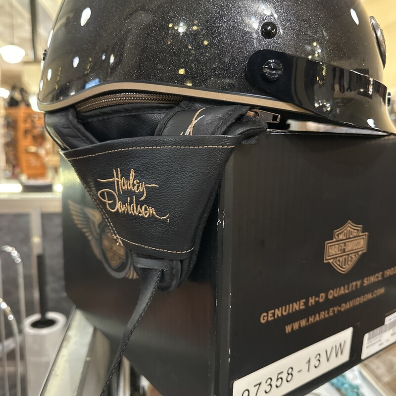 HD 110th Ann Helmet, BlackSparkle, Size: Xsmall<br />
In Box<br />
All Sales Are Final. No Returns<br />
Shipping Is Available<br />
or<br />
pick Up In Store Within 7 Days Of Purchase