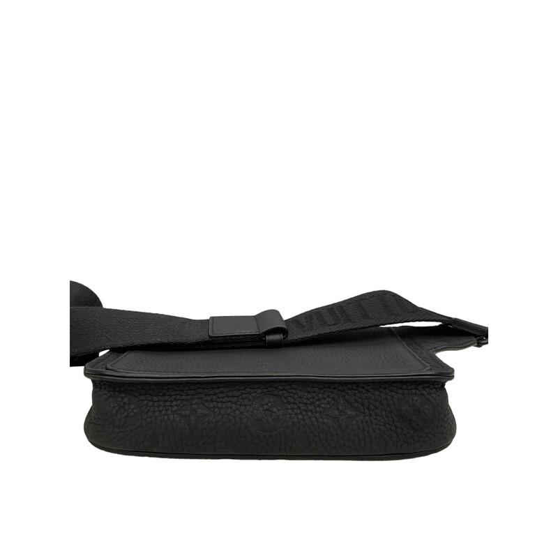 Louis Vuitton Sling Lock Black Leather<br />
Dimensions:<br />
Strap drop: 13.0 inches<br />
Strap drop max: 22.8 inches<br />
Handle:Single<br />
<br />
Matte black hardware<br />
V stitching and embossed signature on the leather handle<br />
S Lock magnetic closure<br />
Large front pocket<br />
Inside zipped pocket<br />
Inside flat pocket<br />
Strap:Not removable, adjustable