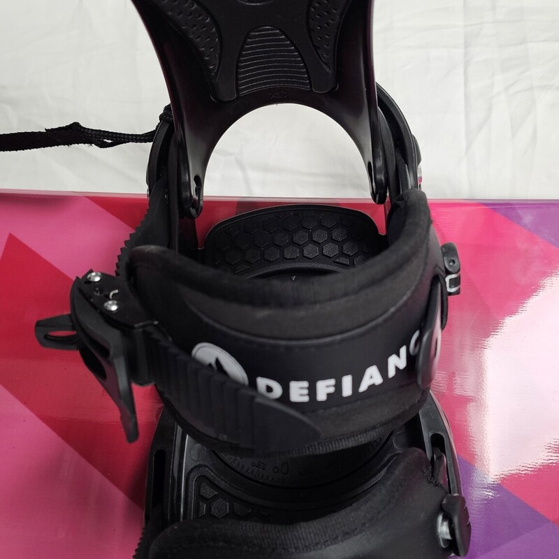 Like New Defiance Shapes Snowboard with XS Defiance Bindings, Size: 110cm, used only a few times.
