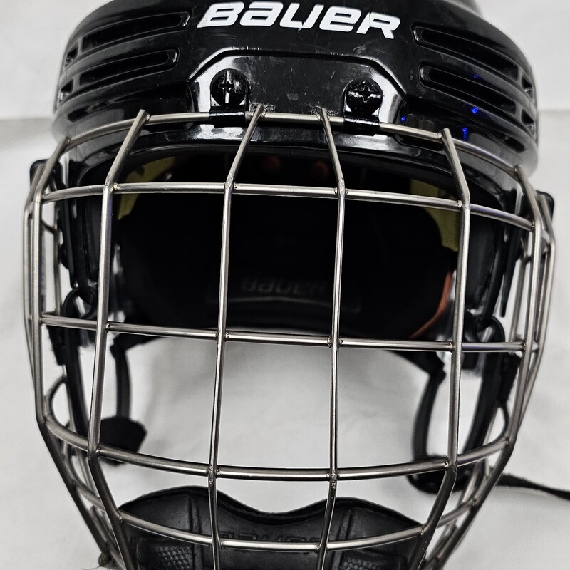 Bauer Re Akt 75 Hockey Helmet Combo, Size: S, pre-owned. certified until end of December 2025.  MSRP $159.99