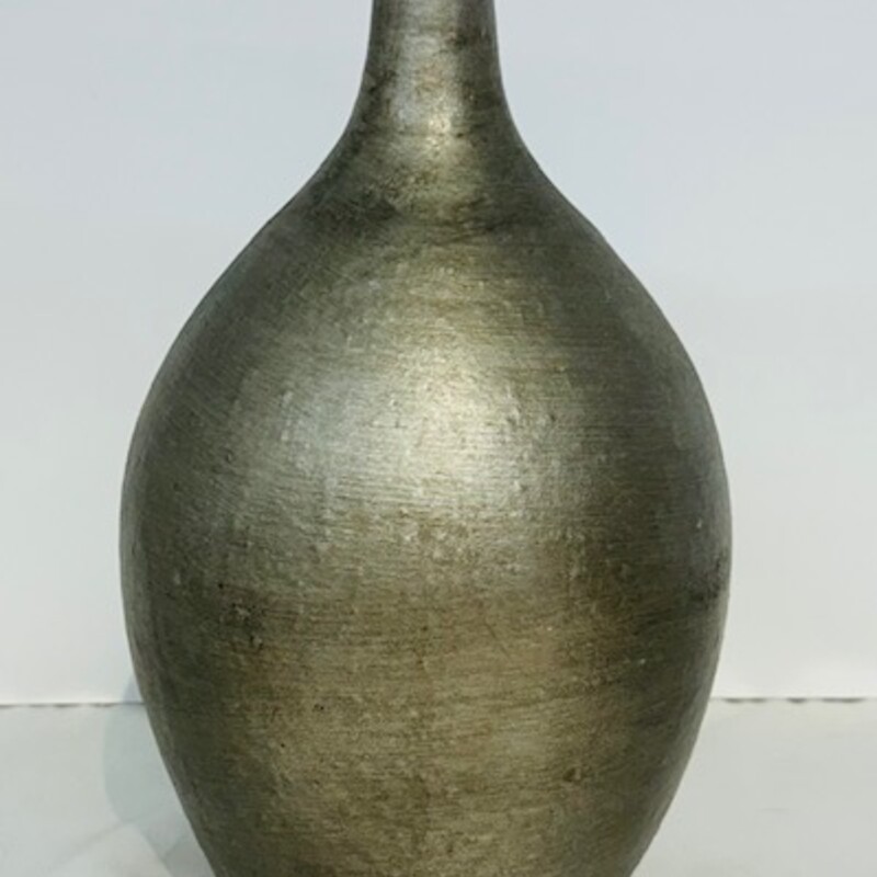 Metallic Fluted Wide Vase
Silver
Size: 5.5x9.5H