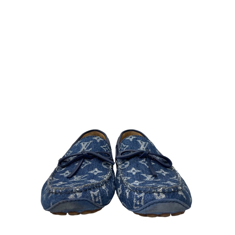 LOUIS VUITTON Monogram Denim Mens Arizona Car Shoe Moccasin Loafers  Blue. These casual classics feature the traditional Louis Vuitton monogram, and have a woven moccasin like structuring to the toe, a blue leather tie, and rubber grip soles.<br />
Mens 6.5 Fits a womans 9<br />
2020 Collectopm