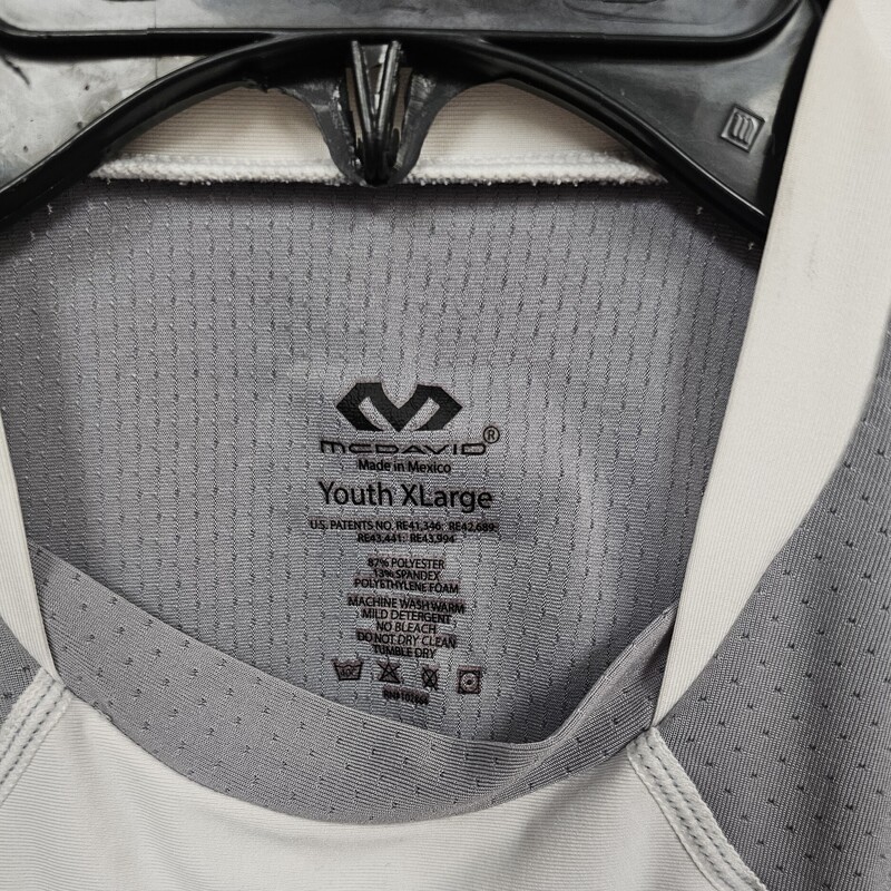 Pre-owned McDavid Hex Sleeveless Sternum Shirt, Size: Yth XL. MSRP $39.99