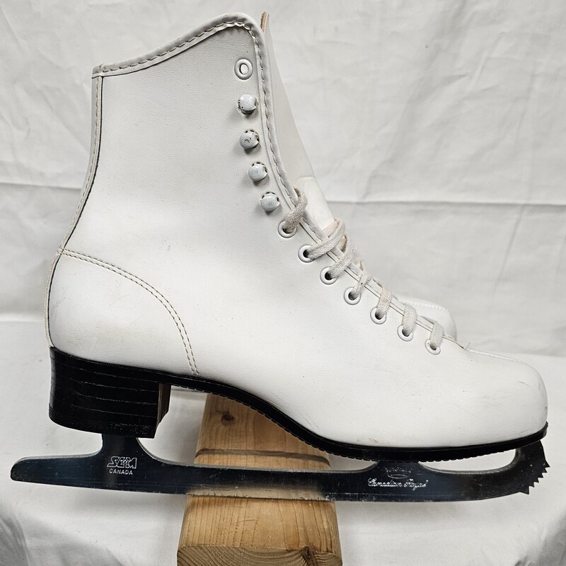 Pre-owned Canadian Royal Womens Figure Skates, Size: 9